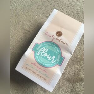 Beauty Bakerie HD Flour Setting Powder in Shade: Oat Translucent SEALED! NIB NWT